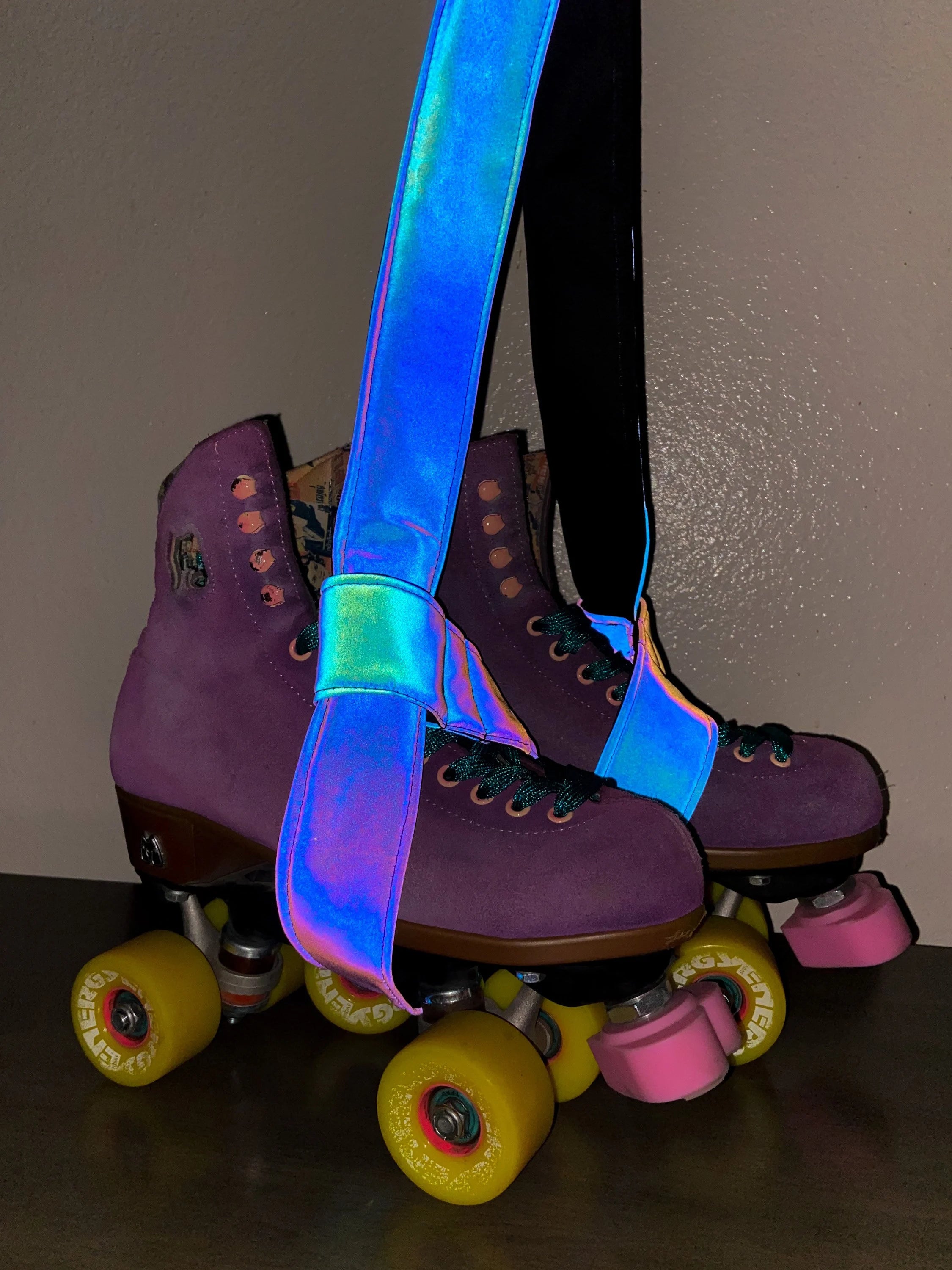 Reflective Iridescent Roller Skate Carrying Leash